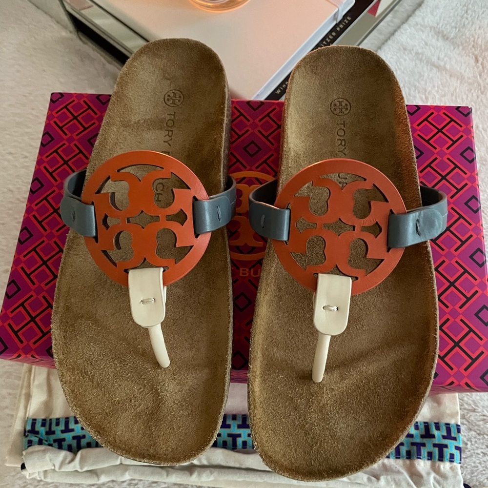 TORY BURCH's MILLER CLOUD Tan Suede Leather & Leather T-Logo Sandals. Sz. 7